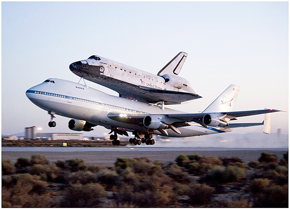 Shuttle Discovery on 747 to Kennedy