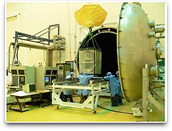 SunSpace' Sumbandilasat into vacuum chamber